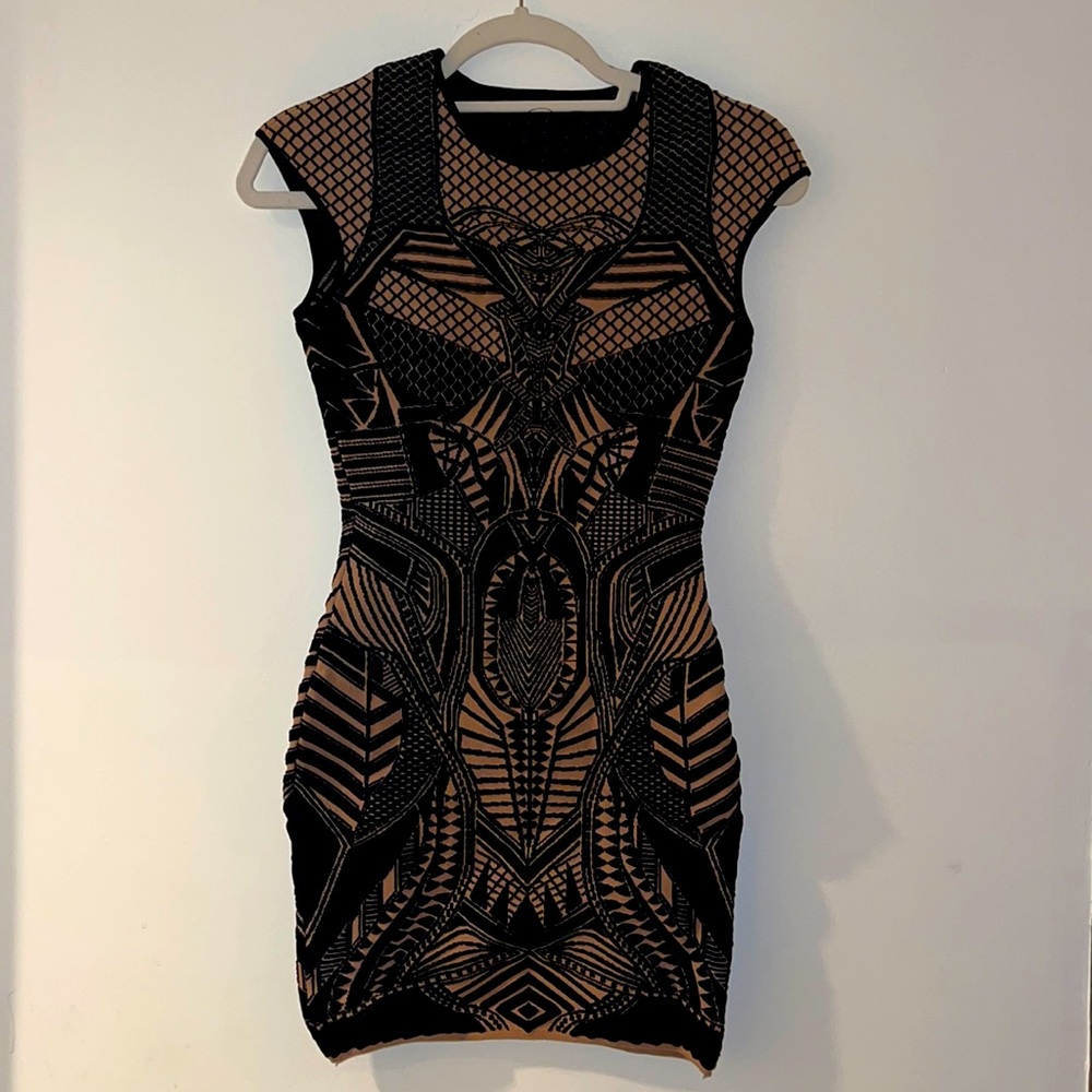 Short fitted black and beige evening dress